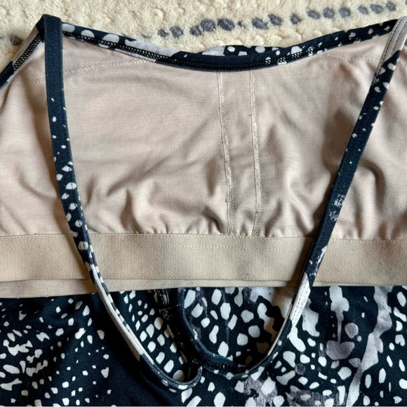 Lululemon Power Y Workout Tank Top Women's Size 4 Black White Racerback - Picture 5 of 5